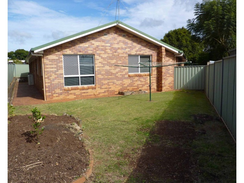 1 & 2/11 Beer Court, Kearneys Spring QLD 4350