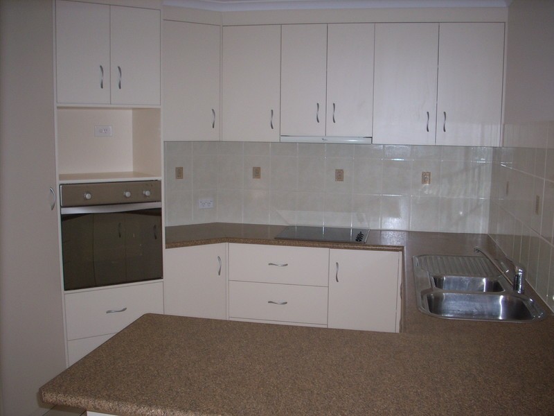 2/318B South Street, Harristown QLD 4350