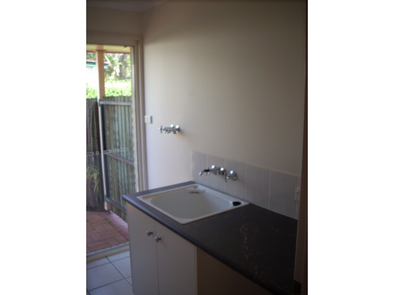 2/318B South Street, Harristown QLD 4350