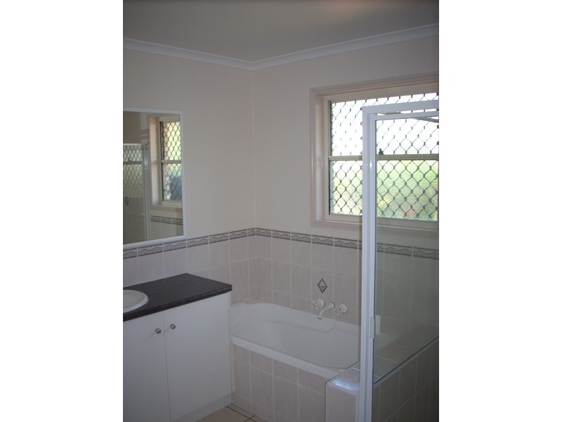 2/318B South Street, Harristown QLD 4350