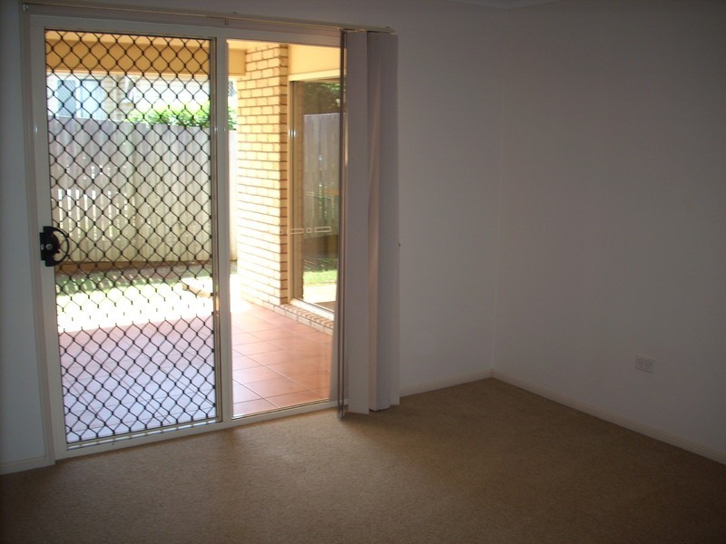 2/318B South Street, Harristown QLD 4350