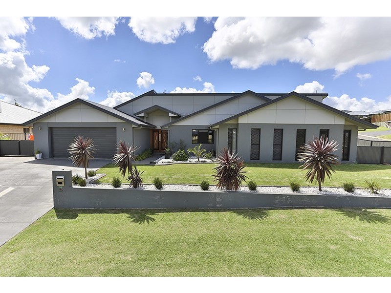16 Ace Drive, Glenvale QLD 4350