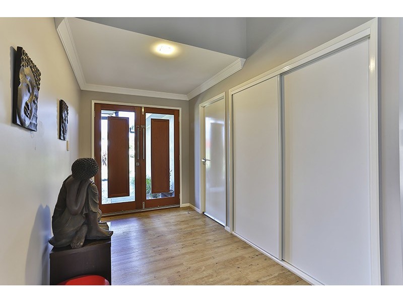 16 Ace Drive, Glenvale QLD 4350