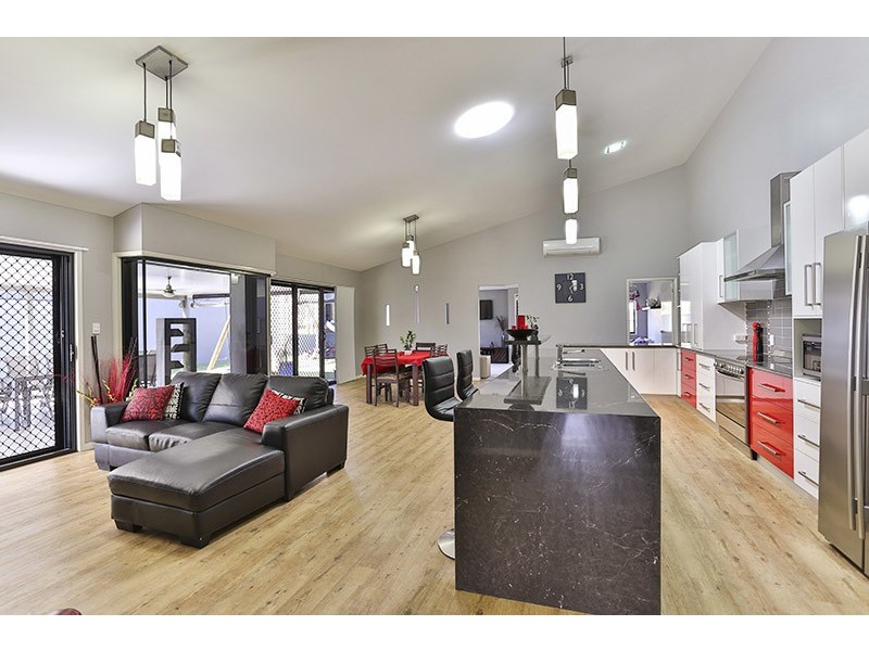 16 Ace Drive, Glenvale QLD 4350