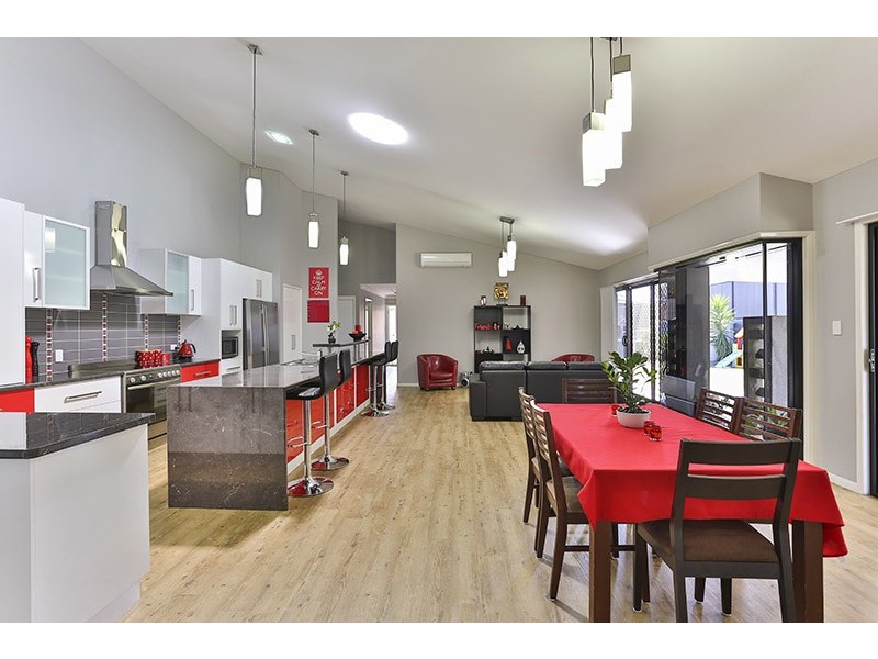 16 Ace Drive, Glenvale QLD 4350