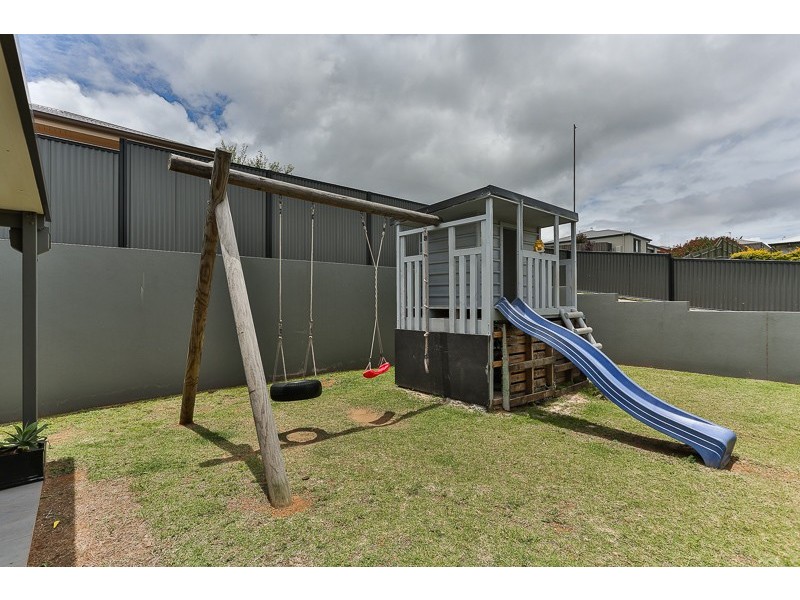 16 Ace Drive, Glenvale QLD 4350