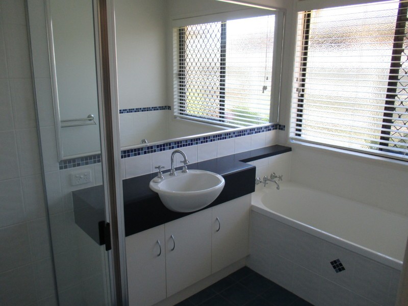 18 Hinchcliffe Drive, Kearneys Spring QLD 4350