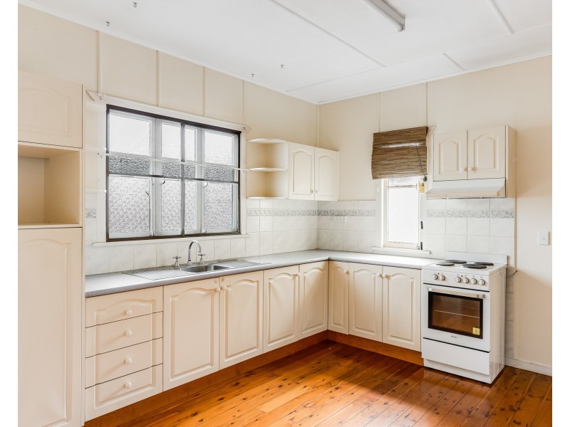 2 Parkinson Street, South Toowoomba QLD 4350