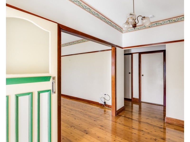 2 Parkinson Street, South Toowoomba QLD 4350