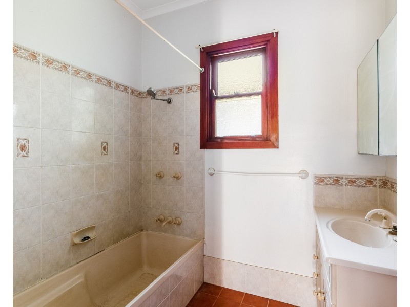 2 Parkinson Street, South Toowoomba QLD 4350