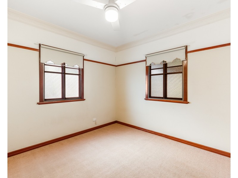 2 Parkinson Street, South Toowoomba QLD 4350
