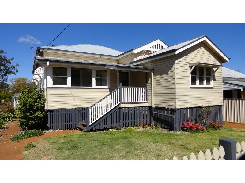 8 Somme Street, North Toowoomba QLD 4350