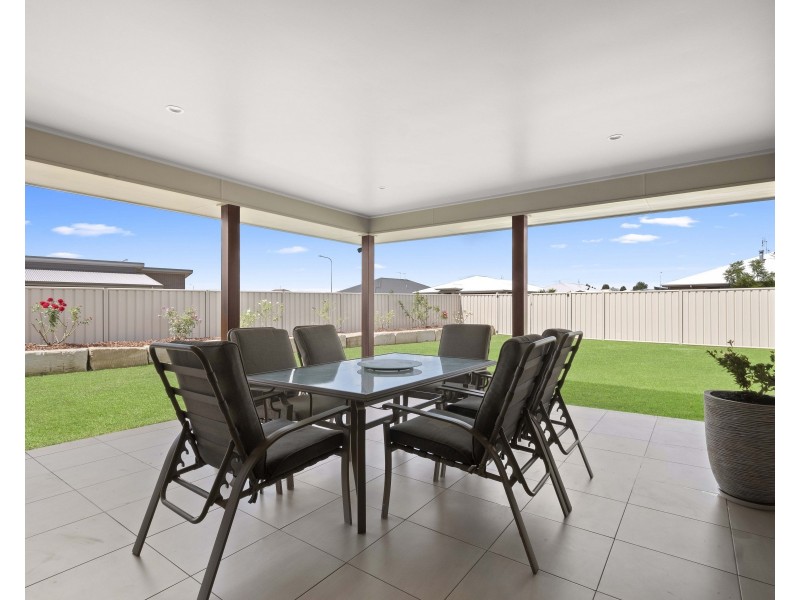 22 Ridge Drive, Cambooya QLD 4358