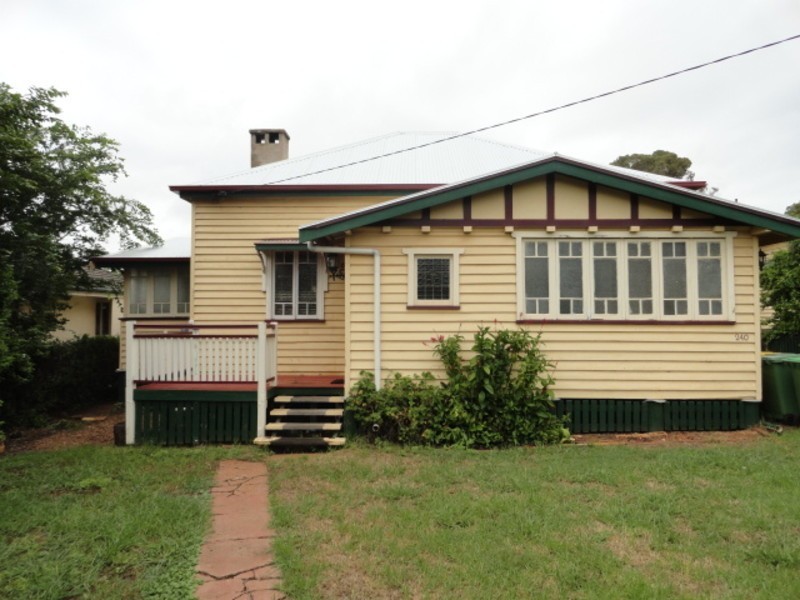 240 Herries Street, Newtown QLD 4350
