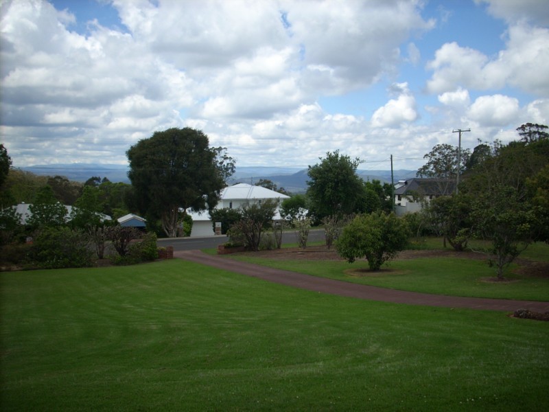 219 Rowbotham Street, Middle Ridge QLD 4350