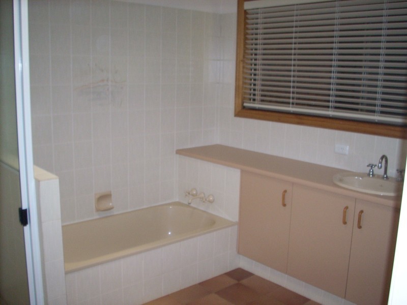 219 Rowbotham Street, Middle Ridge QLD 4350