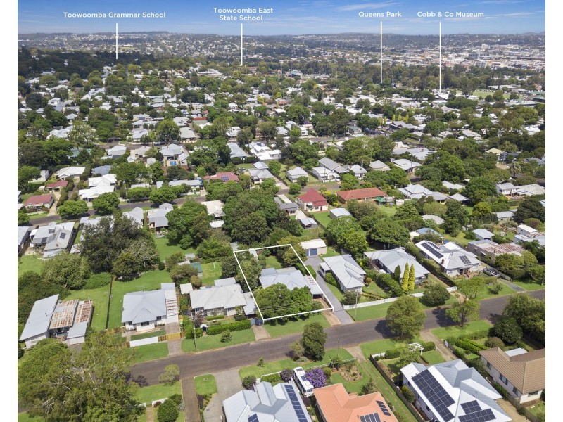 30 Geoffrey Street, Mount Lofty QLD 4350
