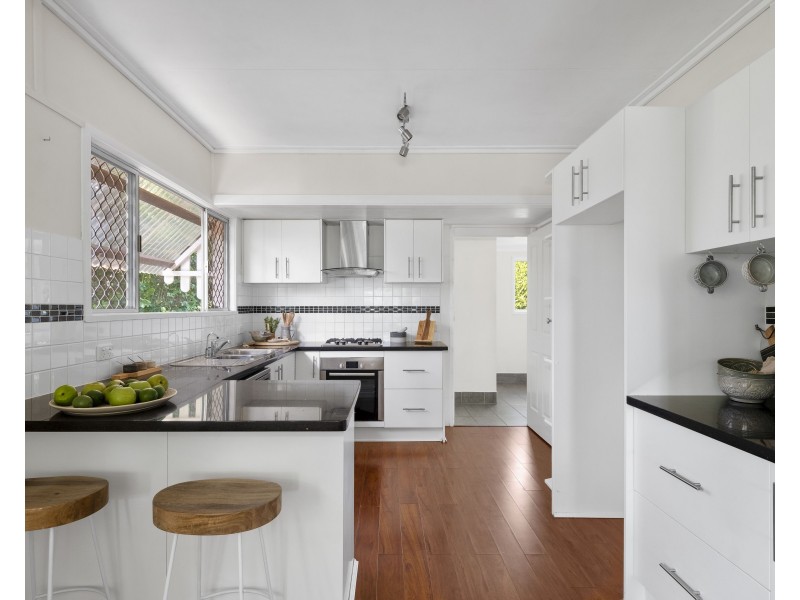30 Geoffrey Street, Mount Lofty QLD 4350