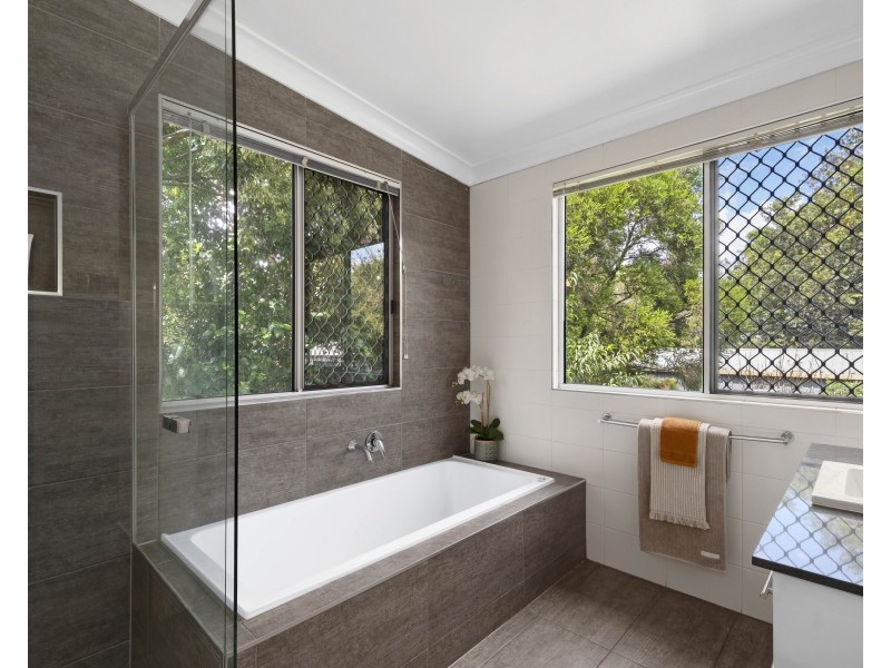 30 Geoffrey Street, Mount Lofty QLD 4350