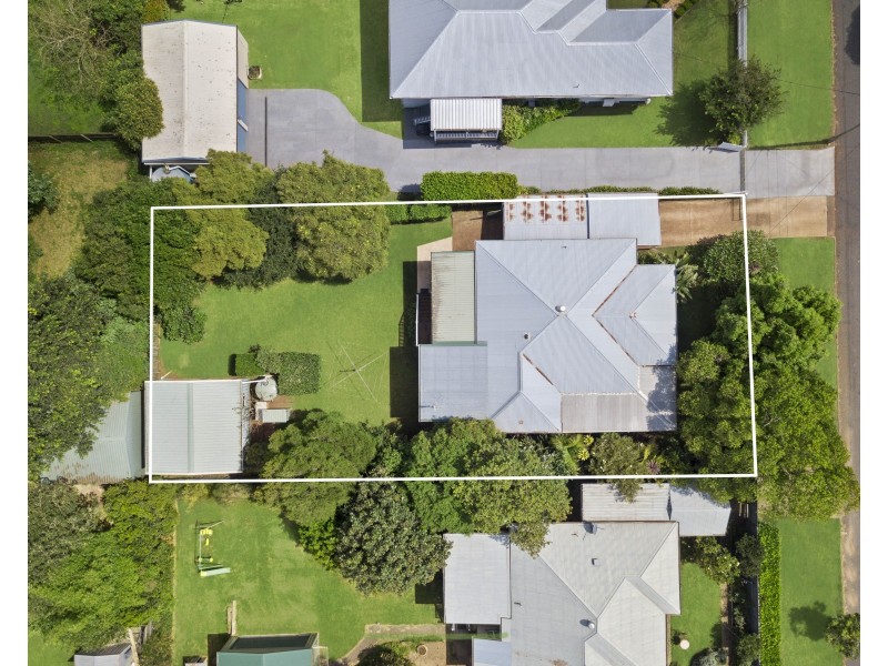 30 Geoffrey Street, Mount Lofty QLD 4350