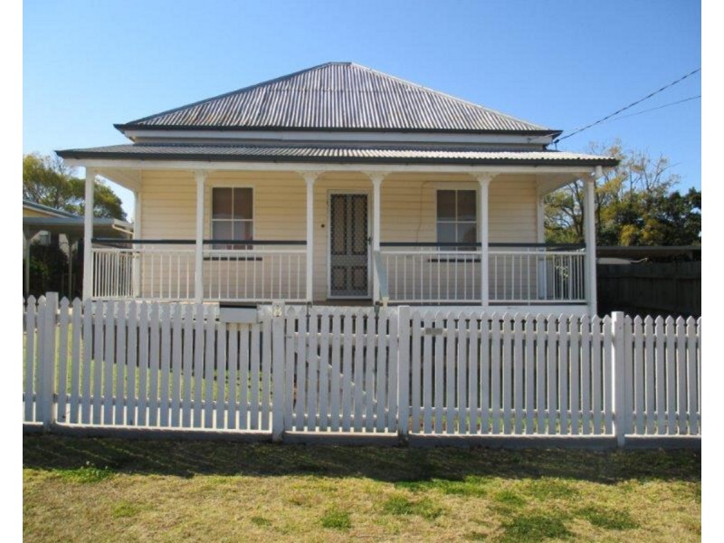 8 Kenilworth Street, North Toowoomba QLD 4350