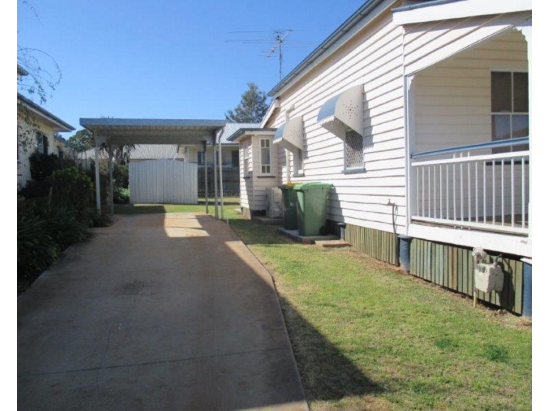 8 Kenilworth Street, North Toowoomba QLD 4350