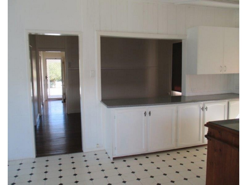 8 Kenilworth Street, North Toowoomba QLD 4350