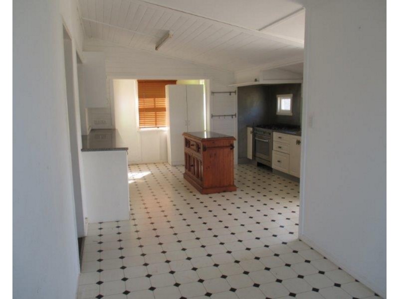 8 Kenilworth Street, North Toowoomba QLD 4350