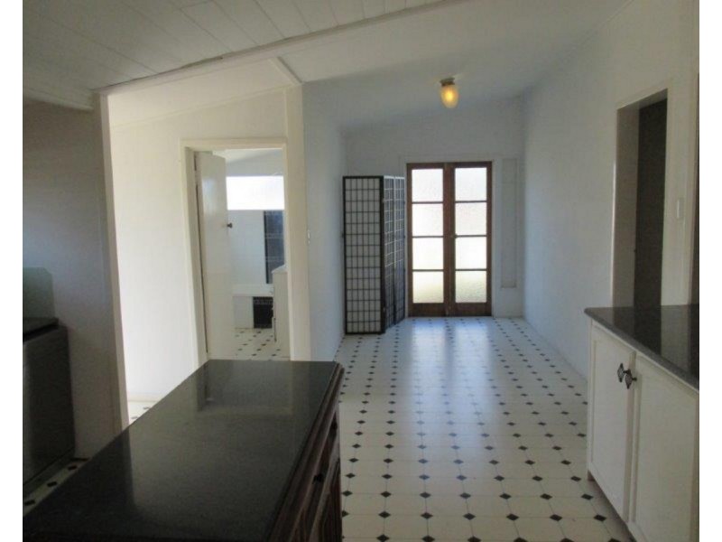 8 Kenilworth Street, North Toowoomba QLD 4350