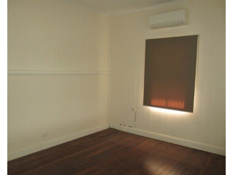 8 Kenilworth Street, North Toowoomba QLD 4350