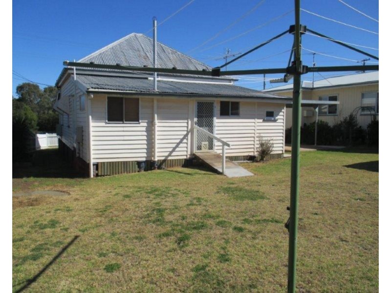 8 Kenilworth Street, North Toowoomba QLD 4350