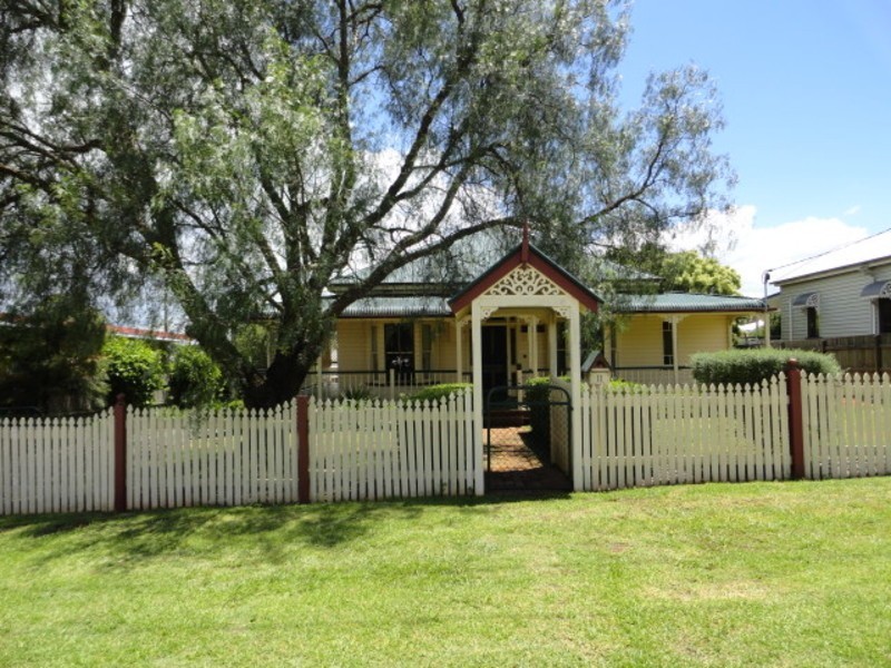 11 Grey Street, South Toowoomba QLD 4350