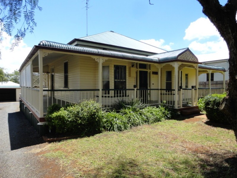 11 Grey Street, South Toowoomba QLD 4350