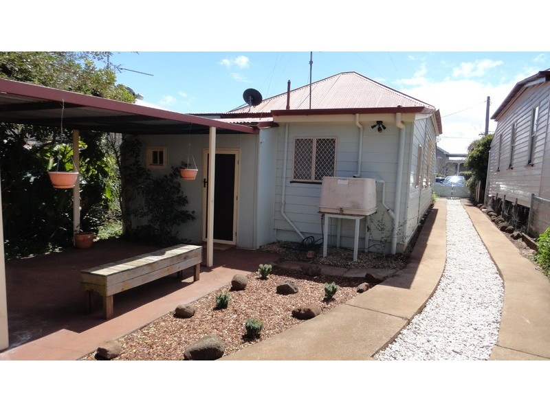 18 Lilley Street, East Toowoomba QLD 4350