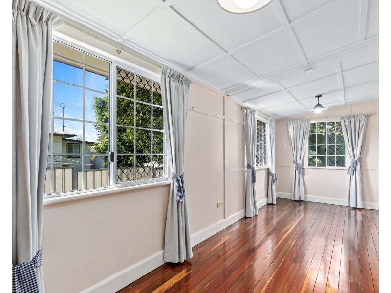 16 Helen Street, Newtown QLD 4350