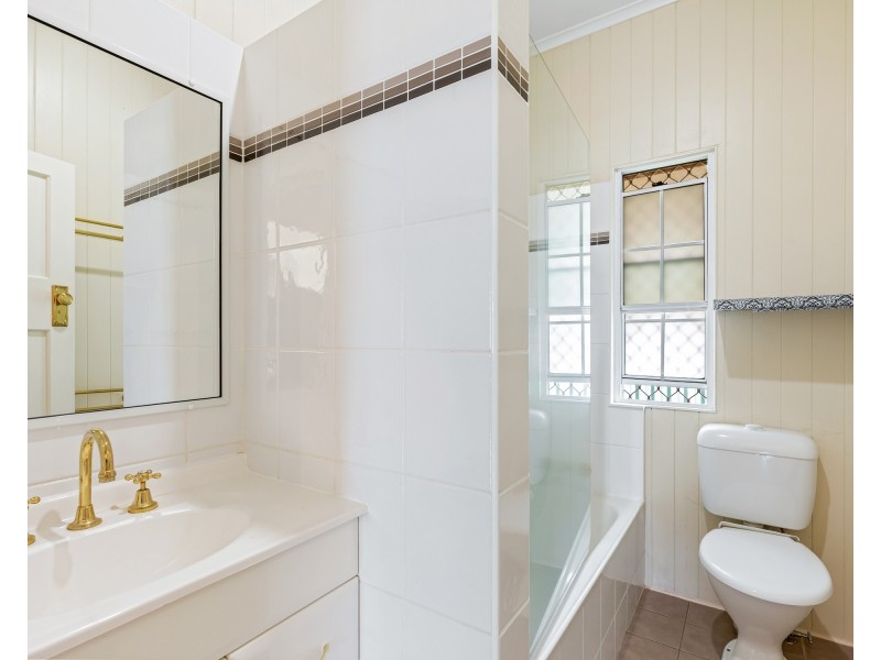 16 Helen Street, Newtown QLD 4350