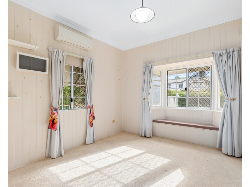 16 Helen Street, Newtown QLD 4350