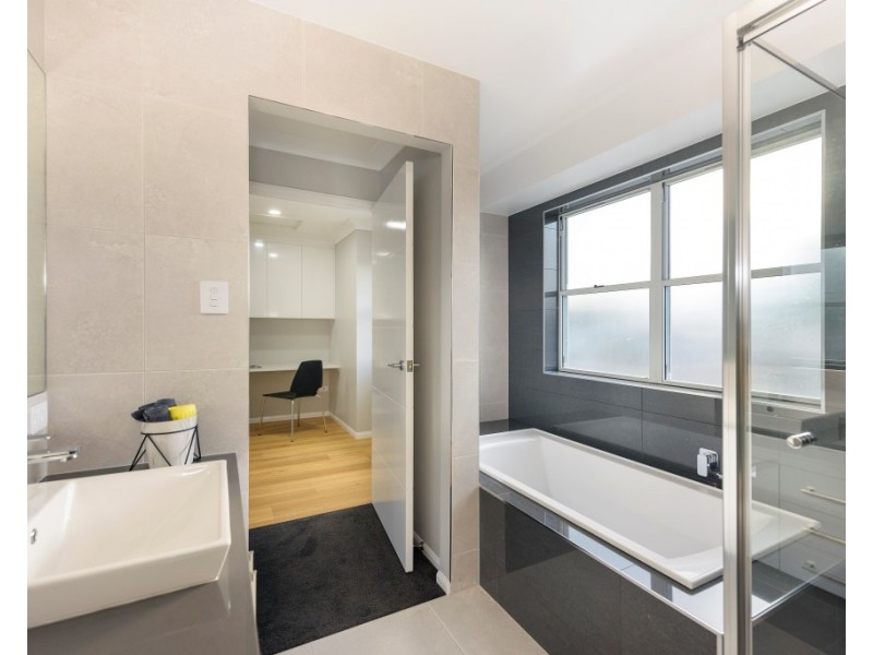 6/20 Gostwyck Street, Newtown QLD 4350