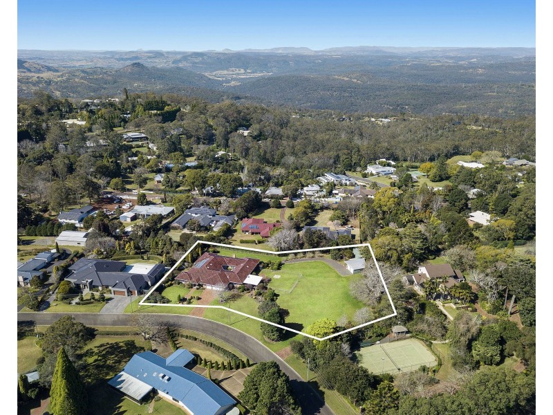 10 Golf Course Drive, Middle Ridge QLD 4350