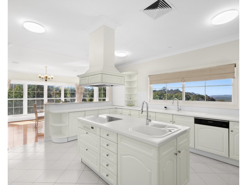 10 Golf Course Drive, Middle Ridge QLD 4350
