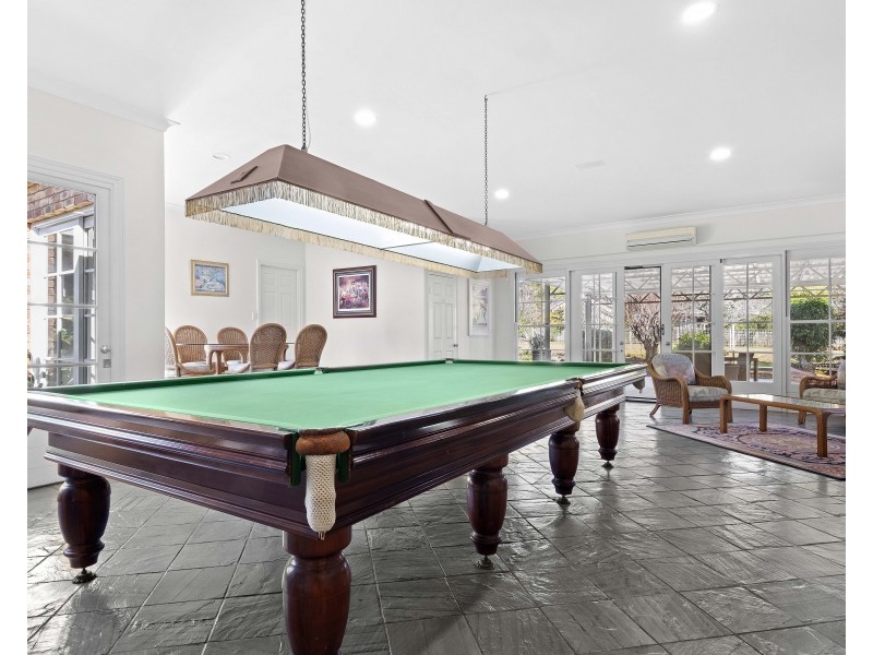 10 Golf Course Drive, Middle Ridge QLD 4350
