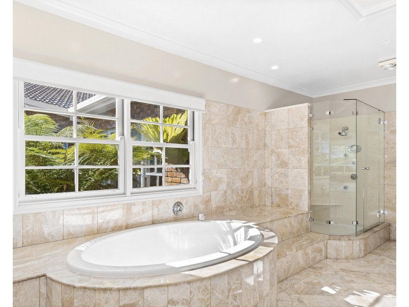 10 Golf Course Drive, Middle Ridge QLD 4350