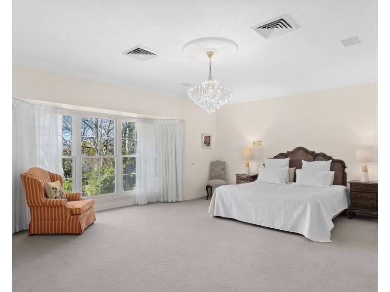 10 Golf Course Drive, Middle Ridge QLD 4350