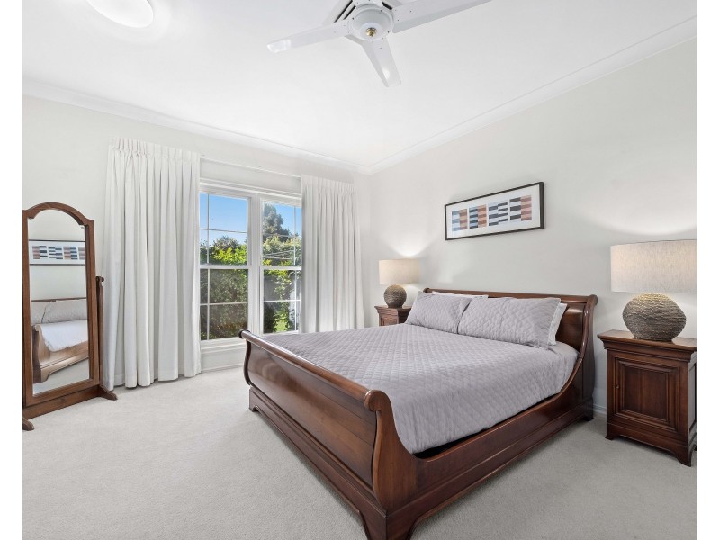 10 Golf Course Drive, Middle Ridge QLD 4350