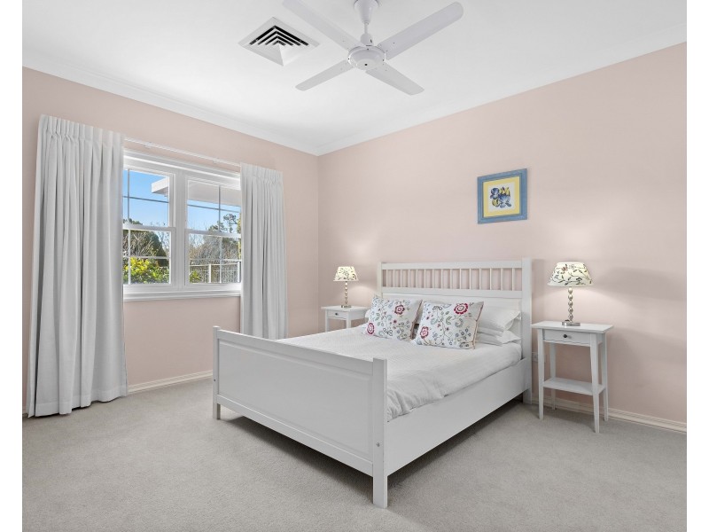 10 Golf Course Drive, Middle Ridge QLD 4350