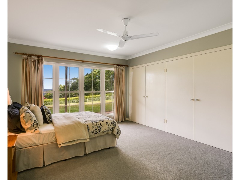 10 Golf Course Drive, Middle Ridge QLD 4350