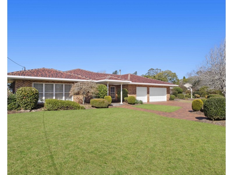 10 Golf Course Drive, Middle Ridge QLD 4350