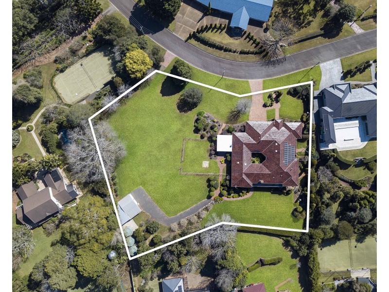 10 Golf Course Drive, Middle Ridge QLD 4350