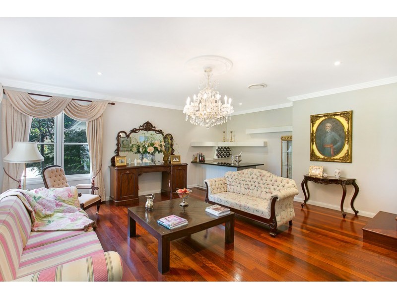 215 Rowbotham Street, Middle Ridge QLD 4350