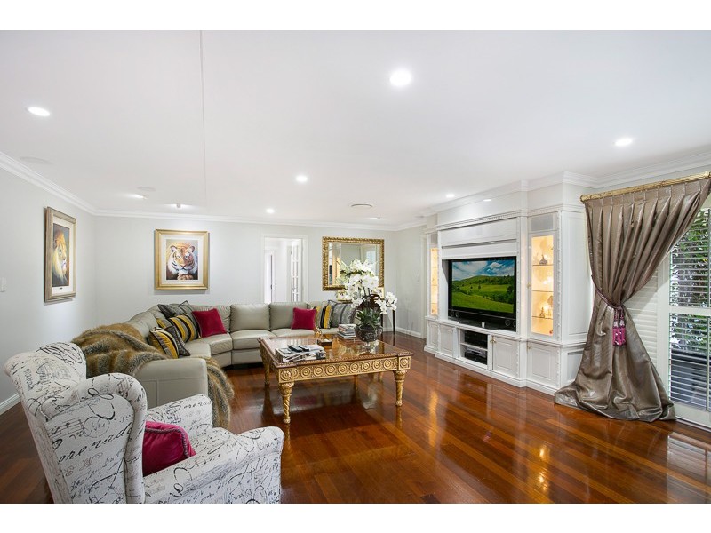 215 Rowbotham Street, Middle Ridge QLD 4350